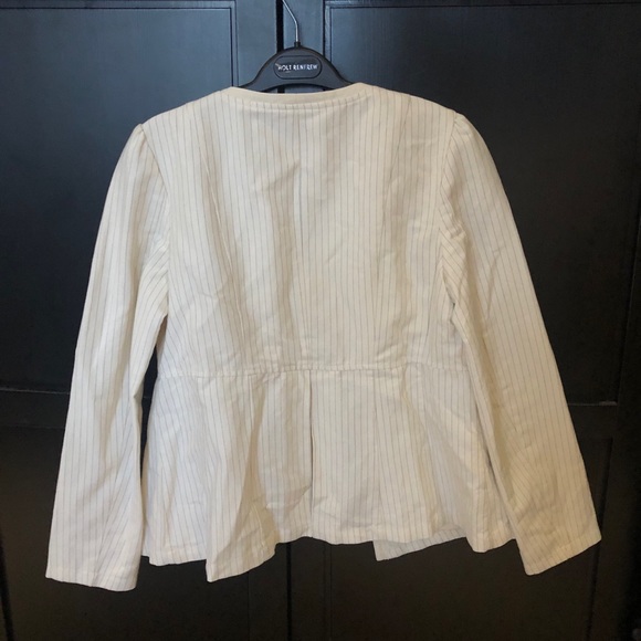 Banana Republic linen pinstripe blazer - Picture 10 of 13